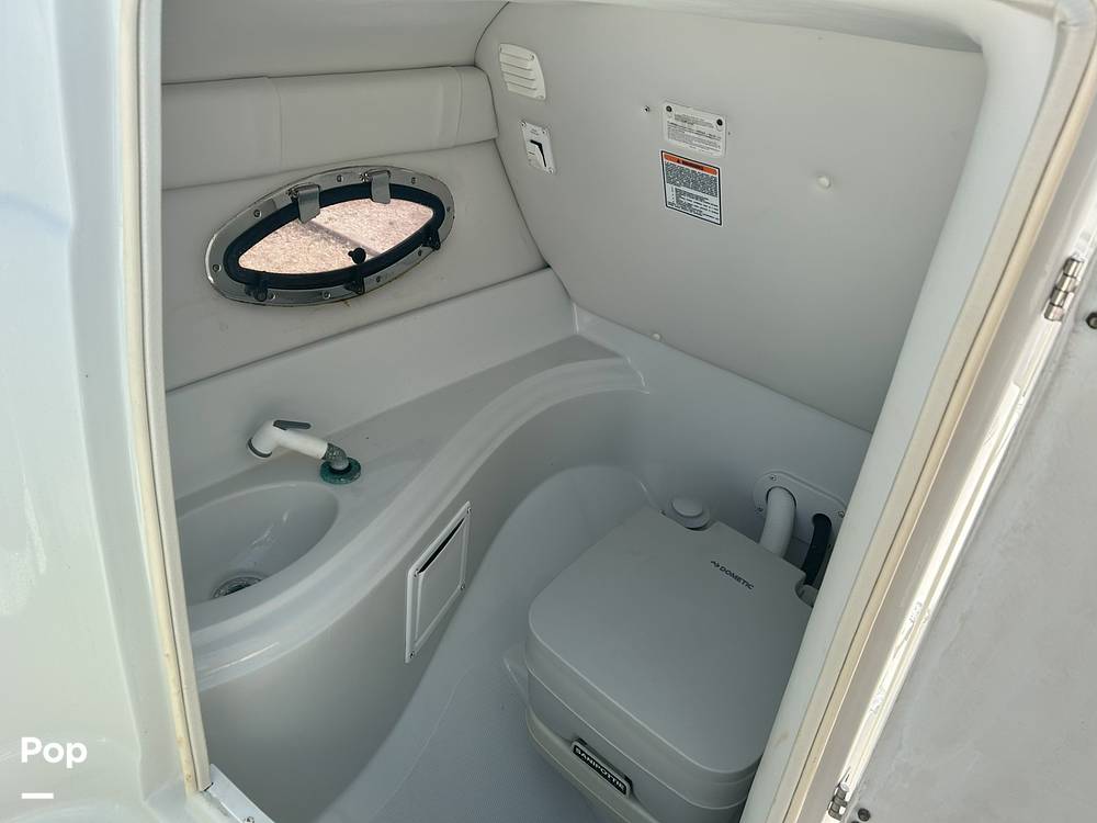 Slide: The Image of Crownline Boats 240 EX 2005 - 15641328