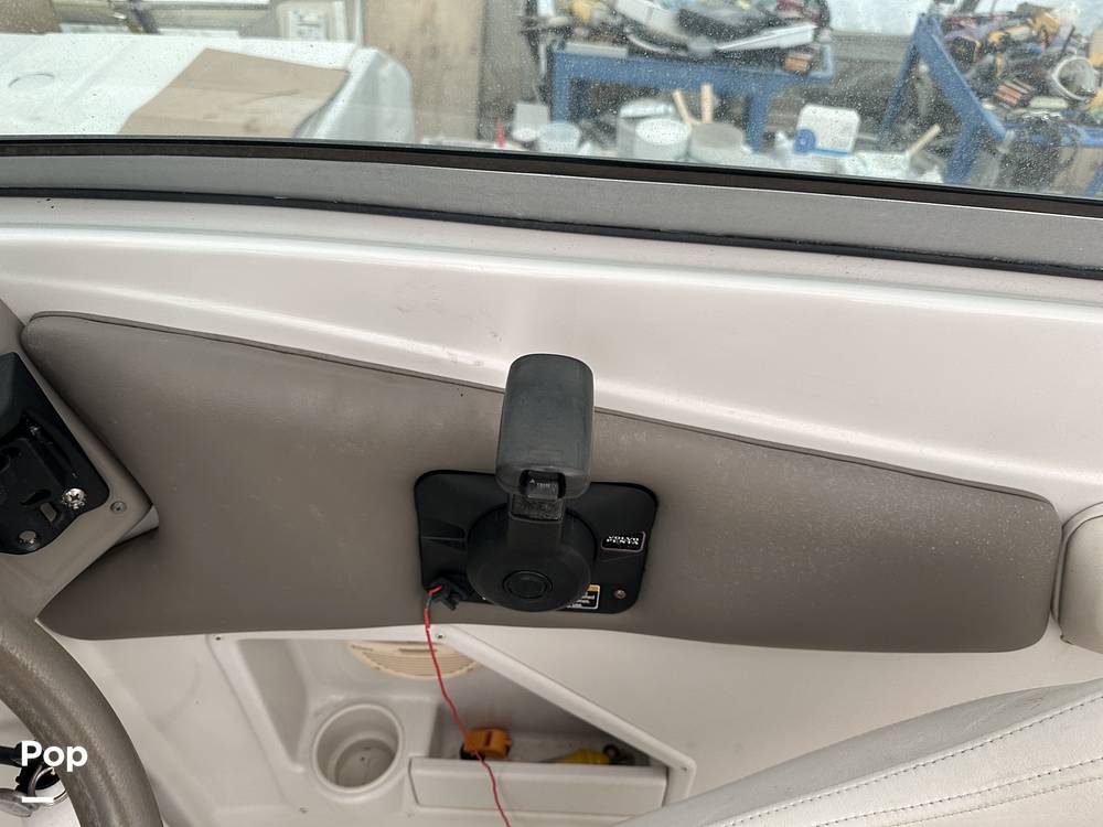 Slide: The Image of Crownline Boats 240 EX 2005 - 15085232