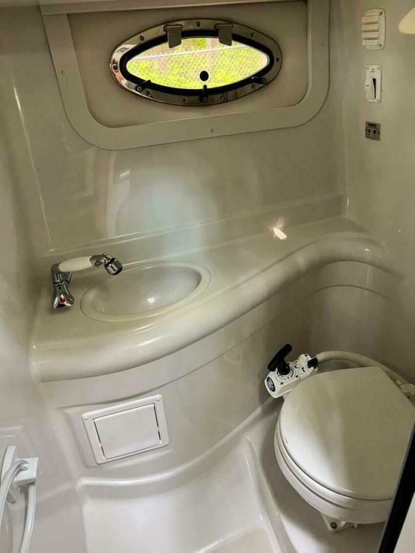 Slide: The Image of Crownline Boats 250 CR 2005 - 4532367
