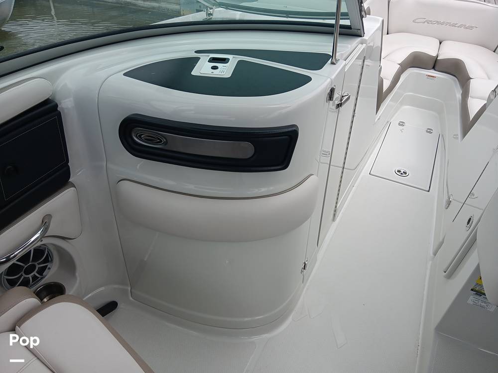 Slide: The Image of Crownline Boats 260XSS 2022 - 14559276