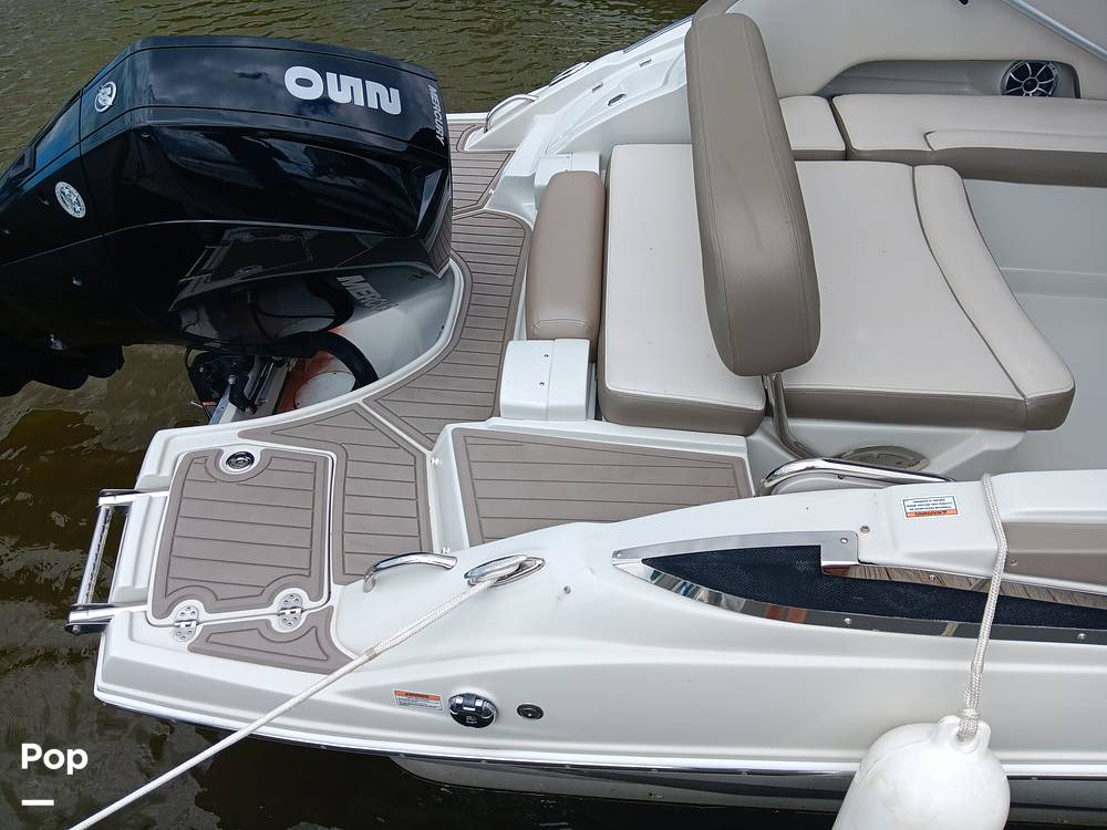 Slide: The Image of Crownline Boats 260XSS 2022 - 14559258