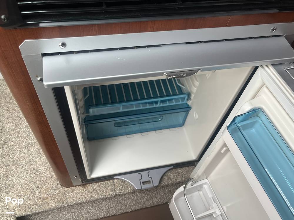 Slide: The Image of Crownline Boats 264 CR 2021 - 15565293