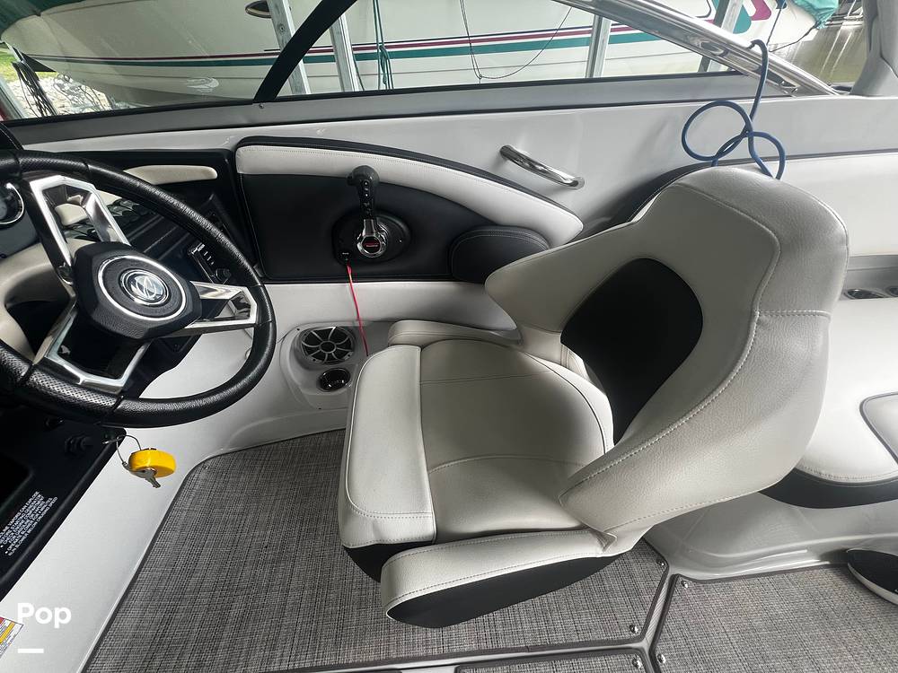 Slide: The Image of Captain's Chair - 15661037