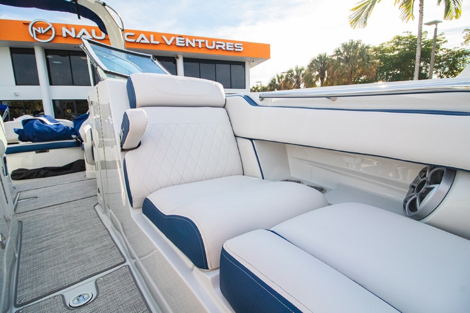 Slide: The Image of Crownline Boats 270 XSS 2022 - 3194487