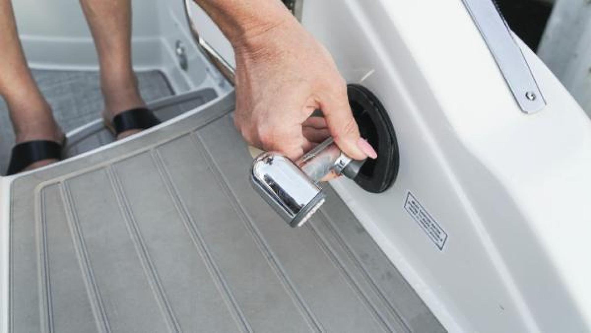 Slide: The Image of Crownline Boats 270 XSS 2023 - 1522290
