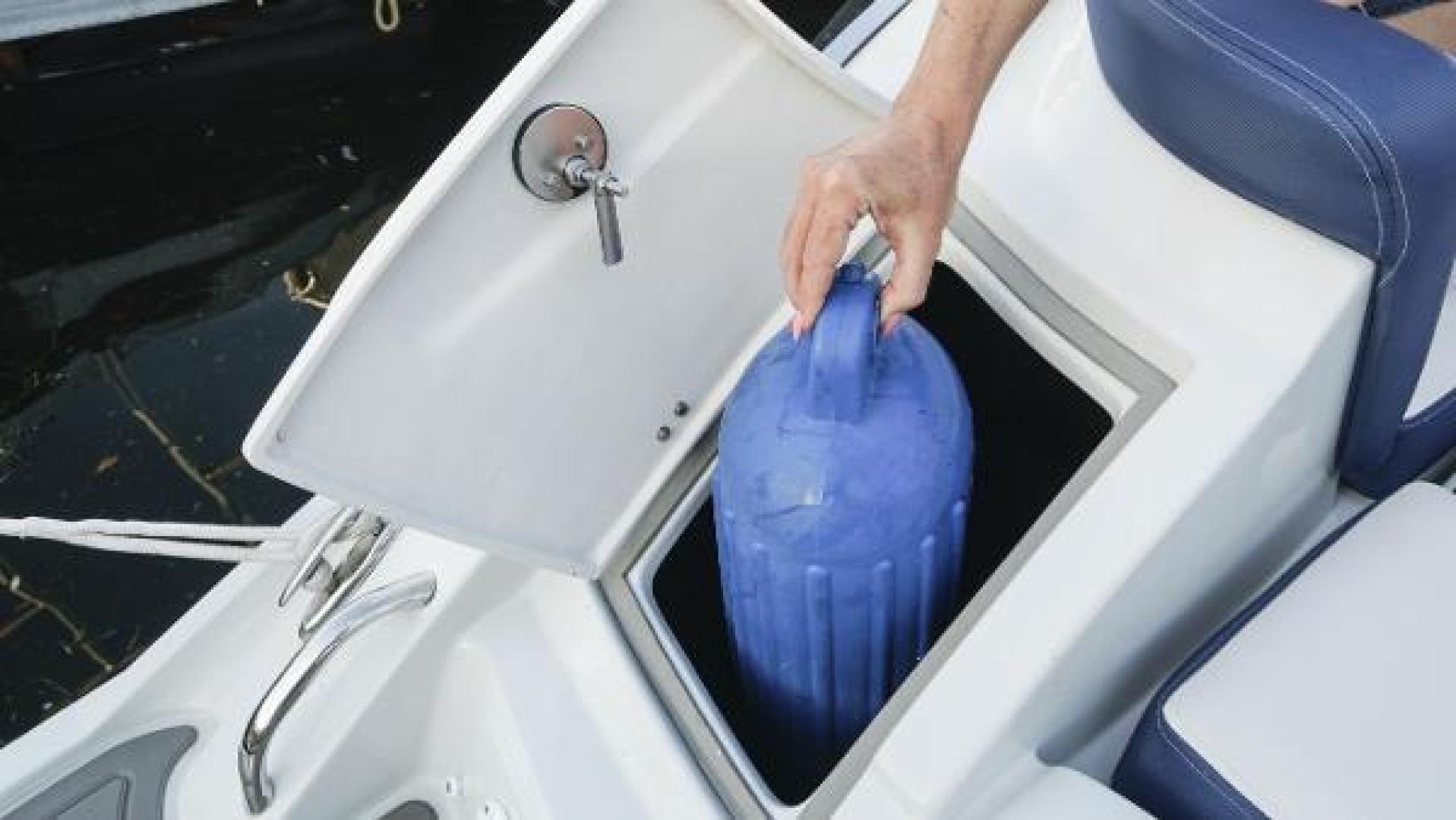 Slide: The Image of Crownline Boats 270 XSS 2023 - 1527089
