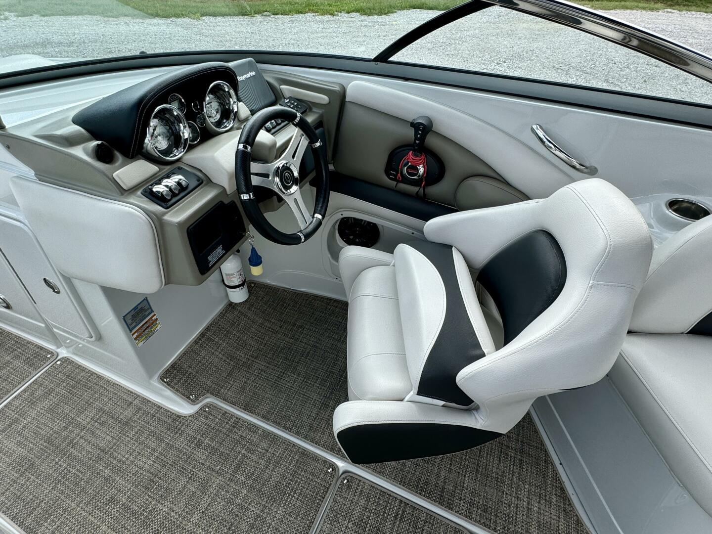 Slide: The Image of Crownline Boats 275 SS 2017 - 4723280