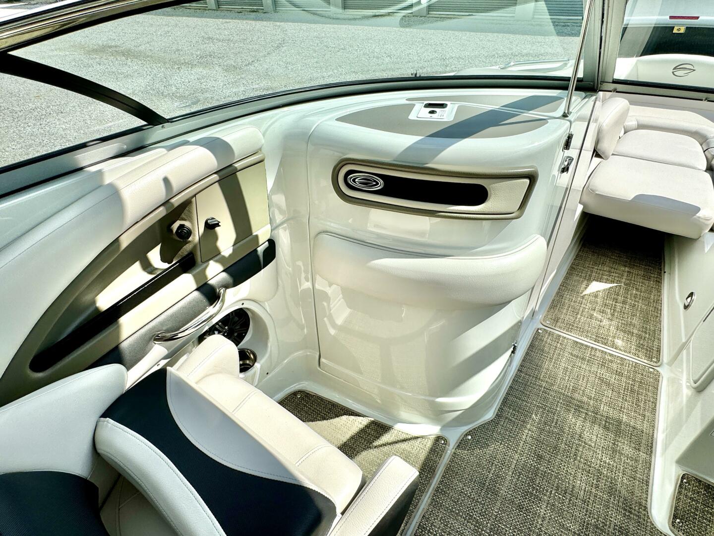 Slide: The Image of Crownline Boats 275 SS 2017 - 4723293