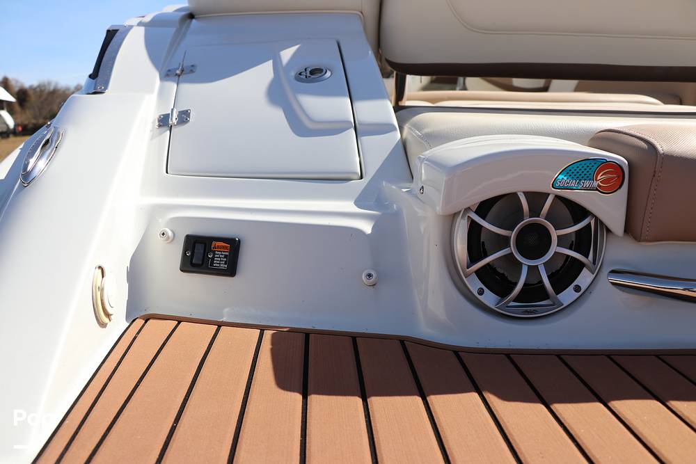 Slide: The Image of Crownline Boats 275SS 2018 - 39