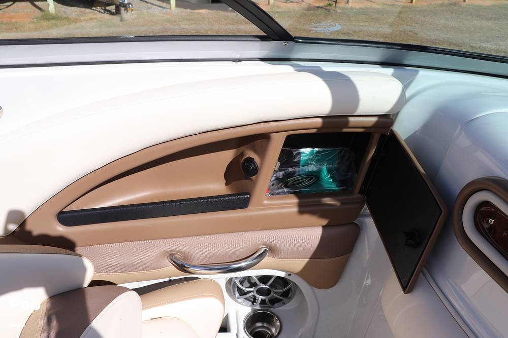 Slide: The Image of Crownline Boats 275SS 2018 - 44