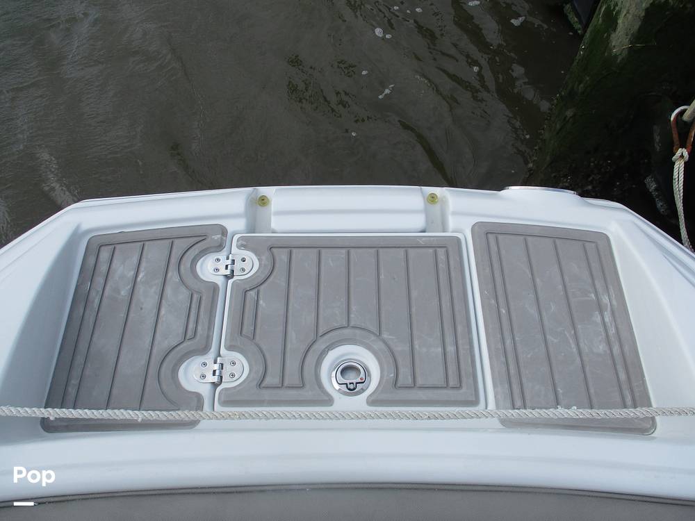 Slide: The Image of Crownline Boats E-235 XS 2023 - 13956120
