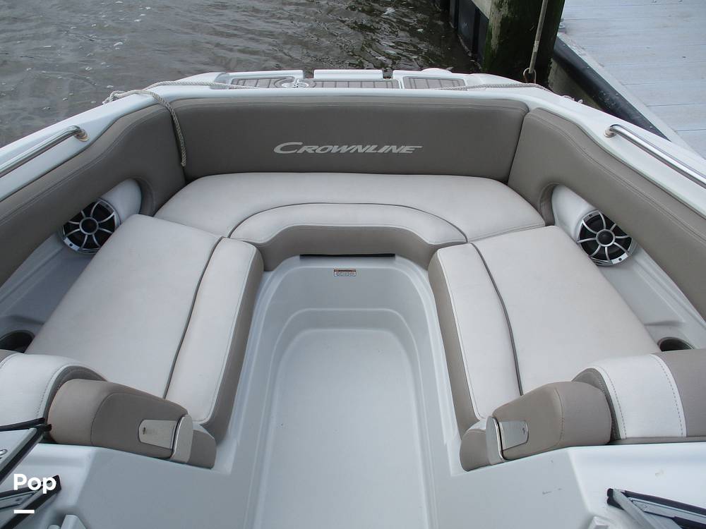 Slide: The Image of Crownline Boats E-235 XS 2023 - 13956110