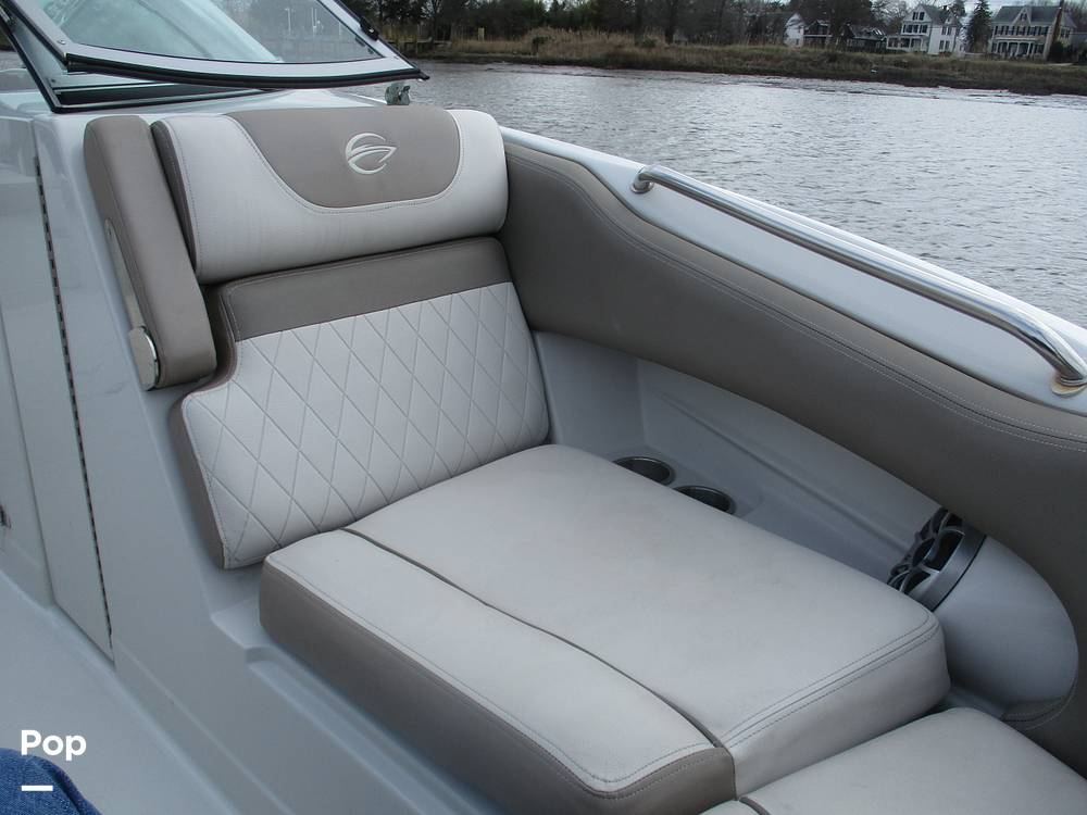 Slide: The Image of Crownline Boats E-235 XS 2023 - 13956113