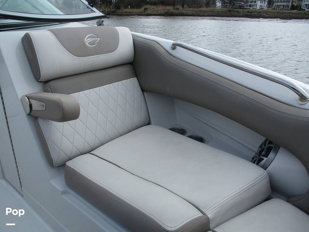 Slide: The Image of Crownline Boats E-235 XS 2023 - 13956114