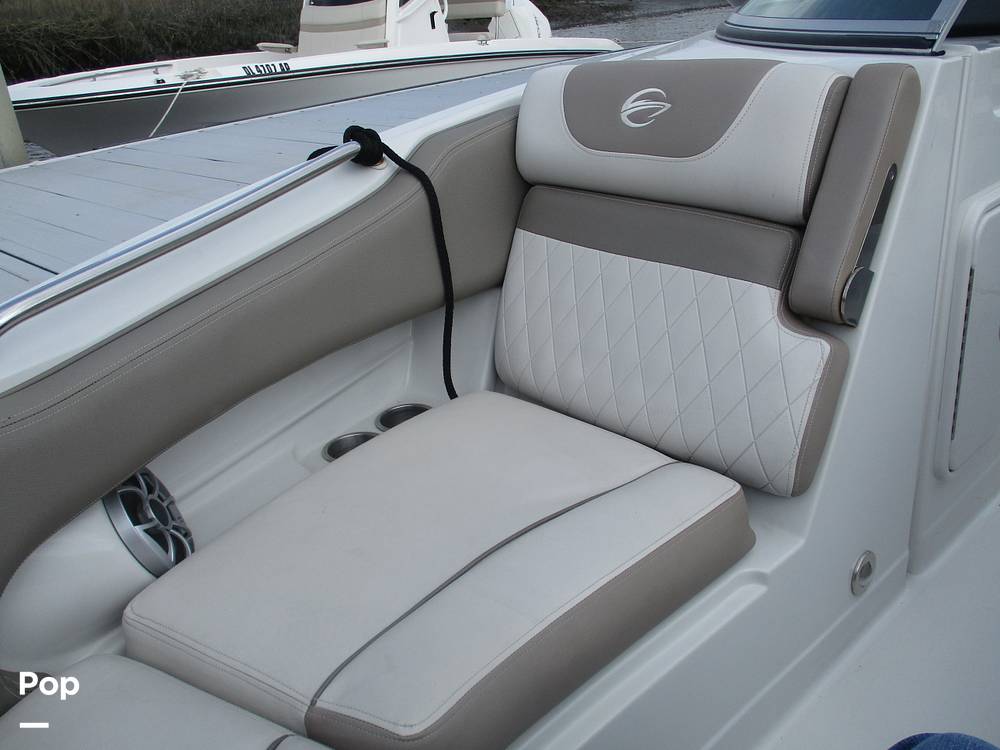Slide: The Image of Crownline Boats E-235 XS 2023 - 13956122