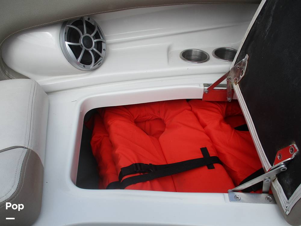 Slide: The Image of Crownline Boats E-235 XS 2023 - 13956125