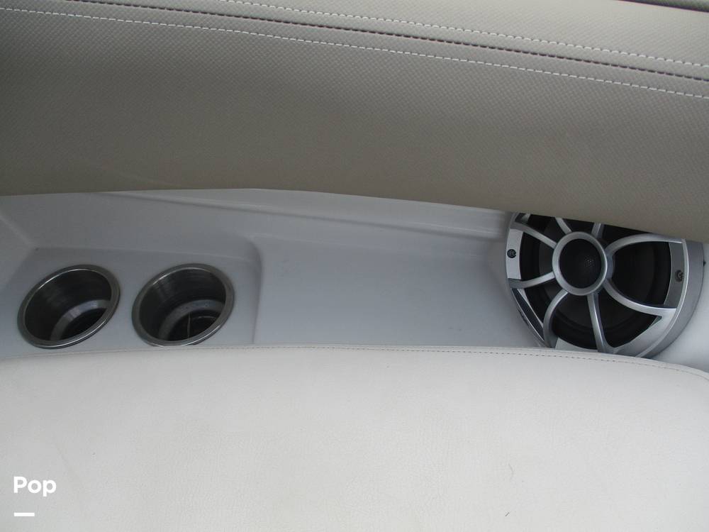 Slide: The Image of Crownline Boats E-235 XS 2023 - 13956117
