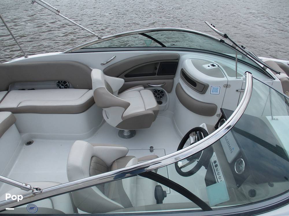 Slide: The Image of Crownline Boats E-235 XS 2023 - 13956060