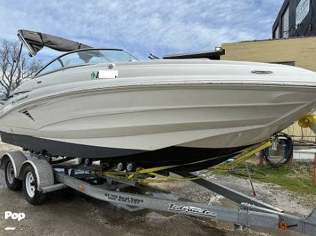 Slide: The Image of Crownline Boats E-235 XS 2023 - 13956051