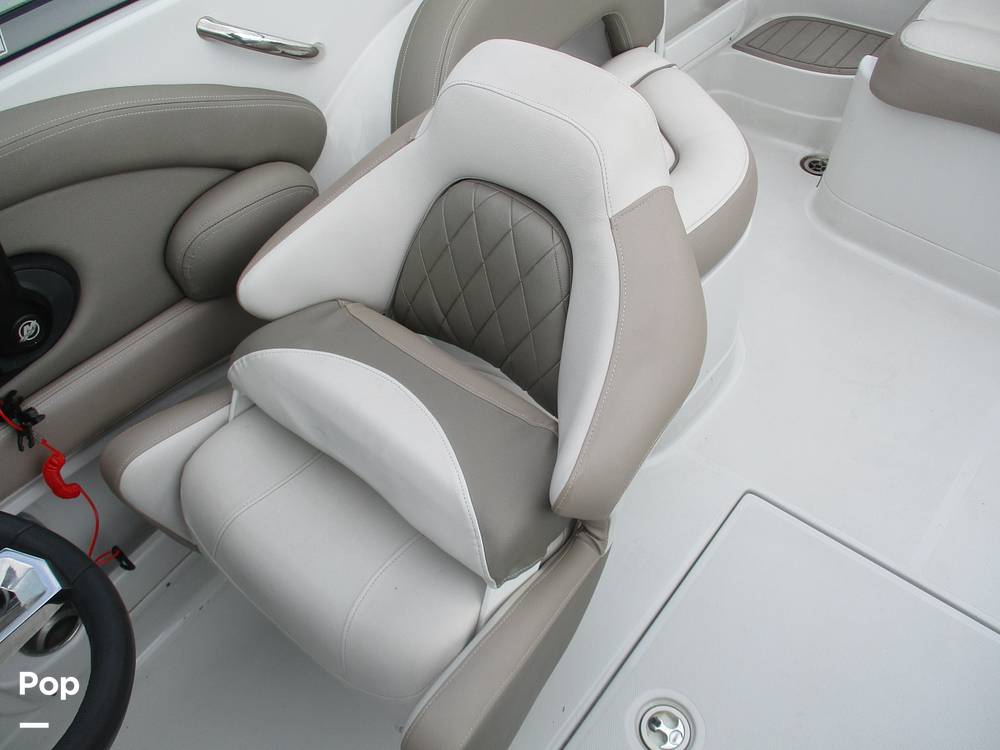 Slide: The Image of Crownline Boats E-235 XS 2023 - 13956094