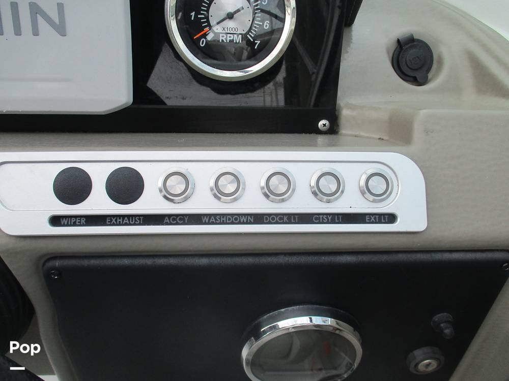 Slide: The Image of Crownline Boats E-235 XS 2023 - 13956089