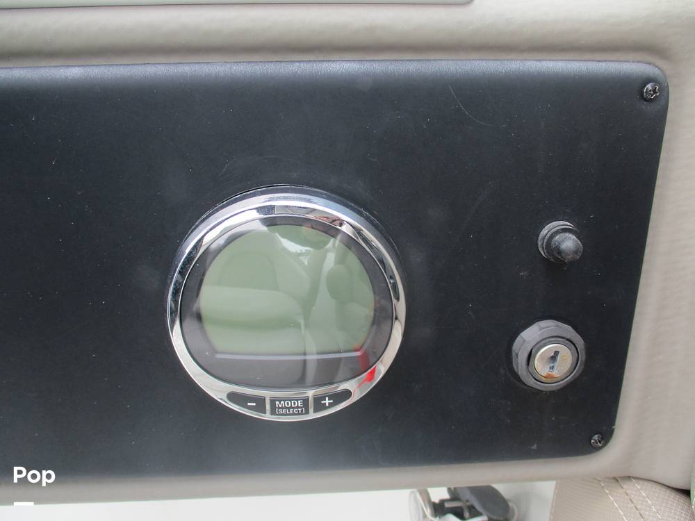 Slide: The Image of Crownline Boats E-235 XS 2023 - 13956090