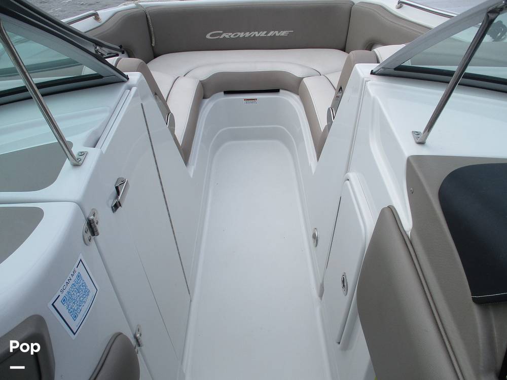 Slide: The Image of Crownline Boats E-235 XS 2023 - 13956106