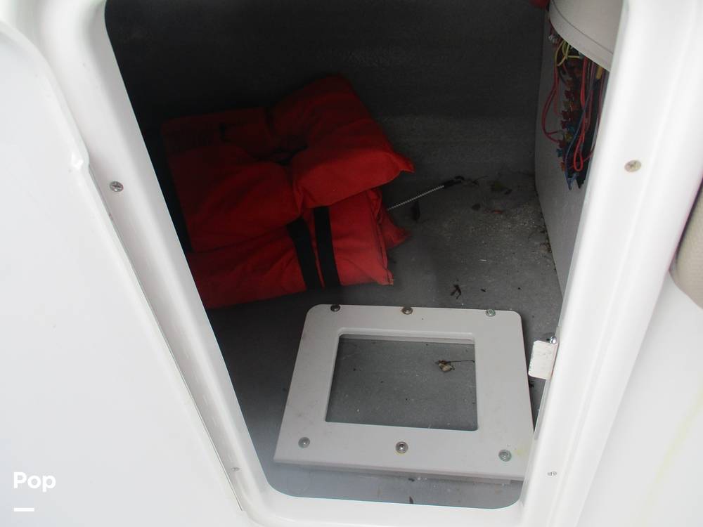 Slide: The Image of Crownline Boats E-235 XS 2023 - 13956109
