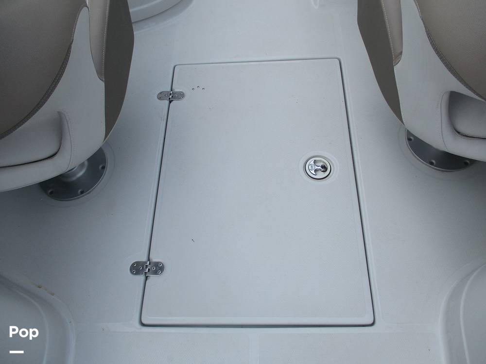 Slide: The Image of Crownline Boats E-235 XS 2023 - 13956080