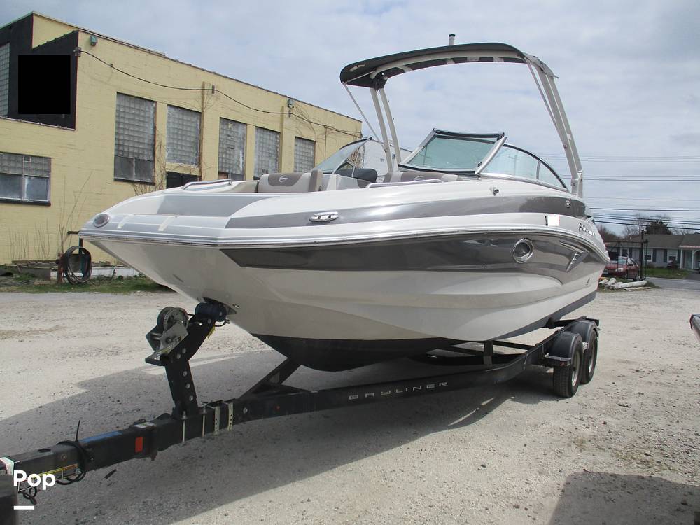 Slide: The Image of Crownline Boats E- 235 XS 2023 - 13955833
