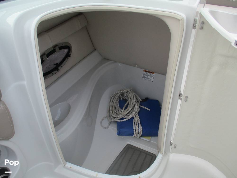 Slide: The Image of Crownline Boats E-235 XS 2023 - 13956104