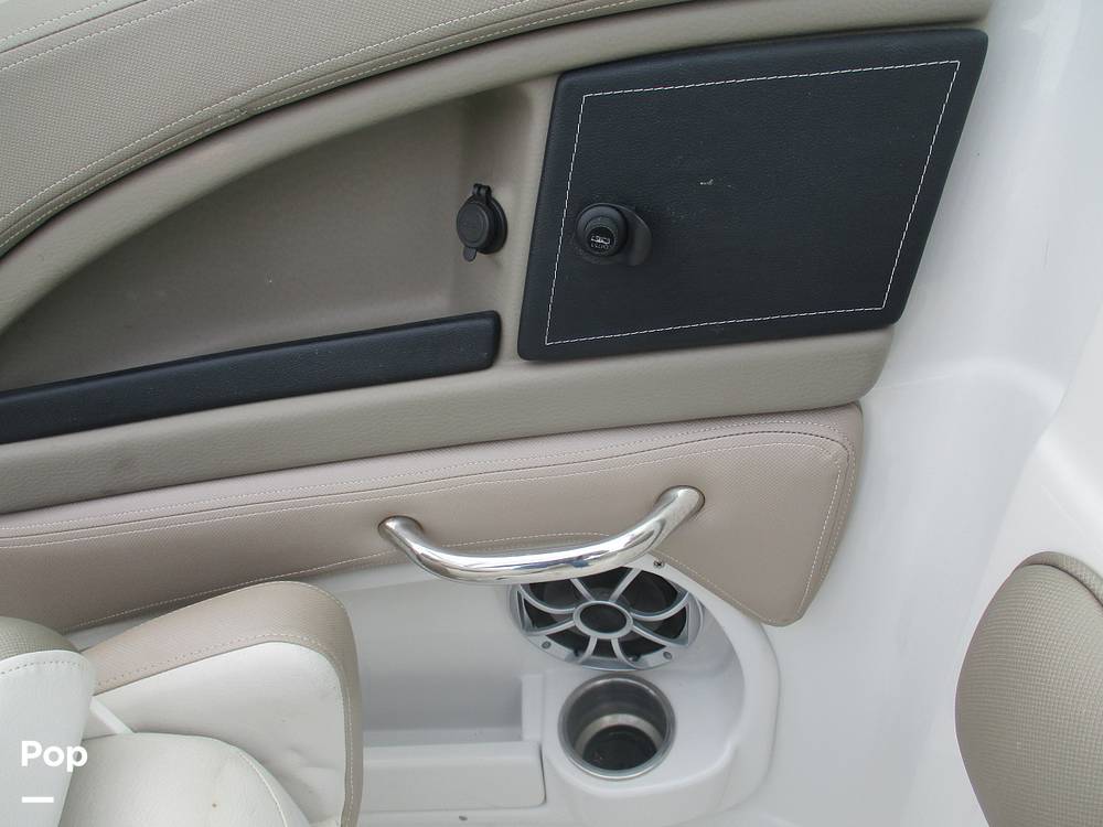 Slide: The Image of Crownline Boats E-235 XS 2023 - 13956100