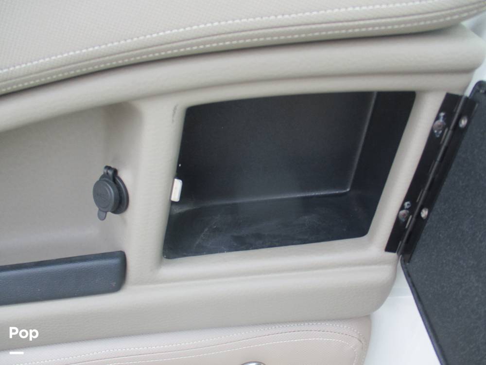 Slide: The Image of Crownline Boats E-235 XS 2023 - 13956101
