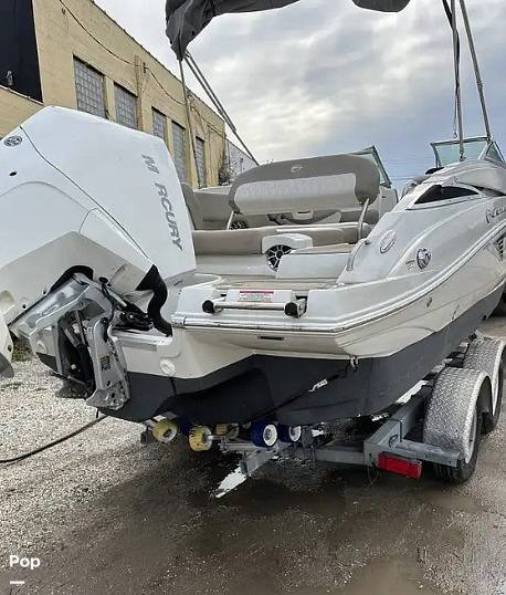 Slide: The Image of Crownline Boats E-235 XS 2023 - 13956055