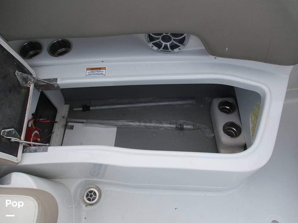 Slide: The Image of Crownline Boats E-235 XS 2023 - 13956134