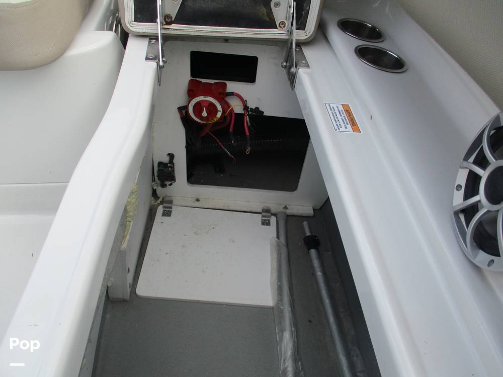 Slide: The Image of Crownline Boats E-235 XS 2023 - 13956159