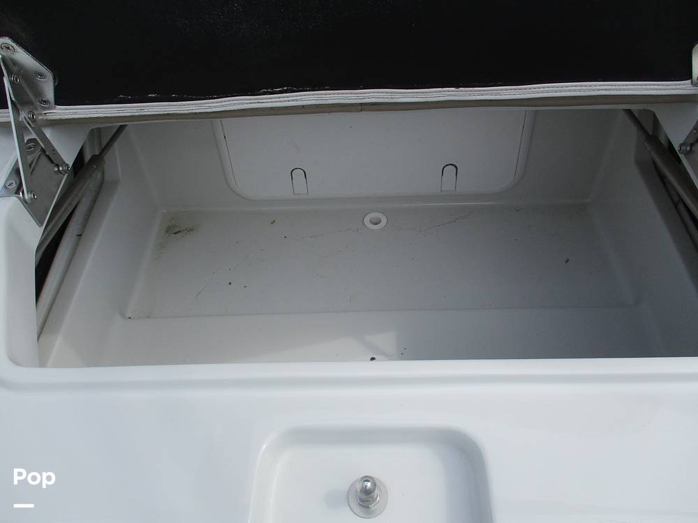 Slide: The Image of Crownline Boats E-235 XS 2023 - 13956161