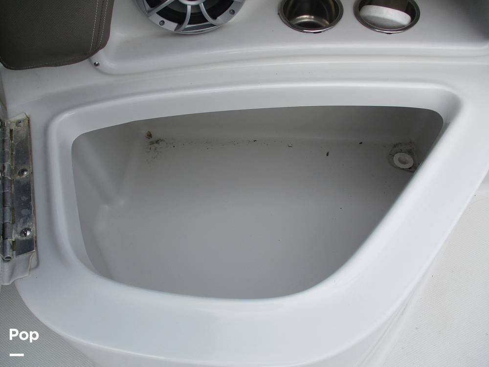 Slide: The Image of Crownline Boats E-235 XS 2023 - 13956130