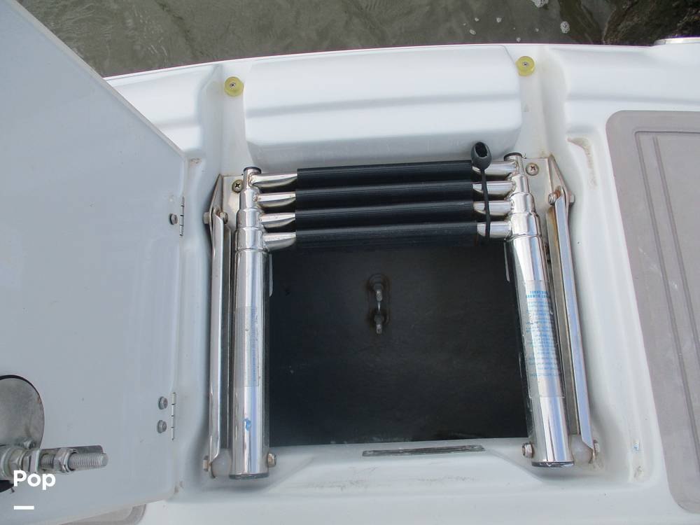 Slide: The Image of Crownline Boats E-235 XS 2023 - 13956183