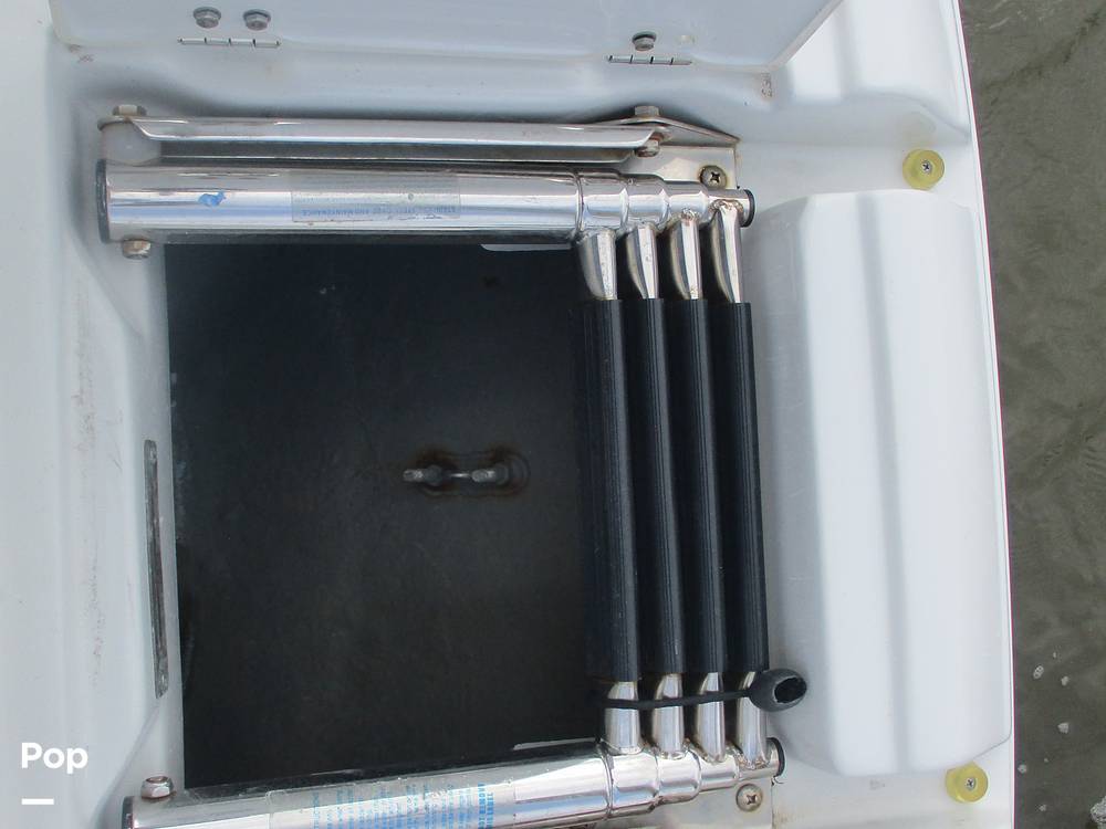 Slide: The Image of Crownline Boats E-235 XS 2023 - 13956182