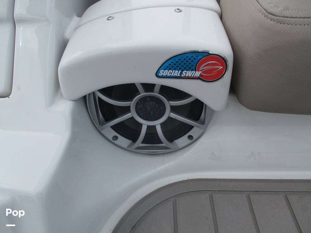 Slide: The Image of Crownline Boats E-235 XS 2023 - 13956071