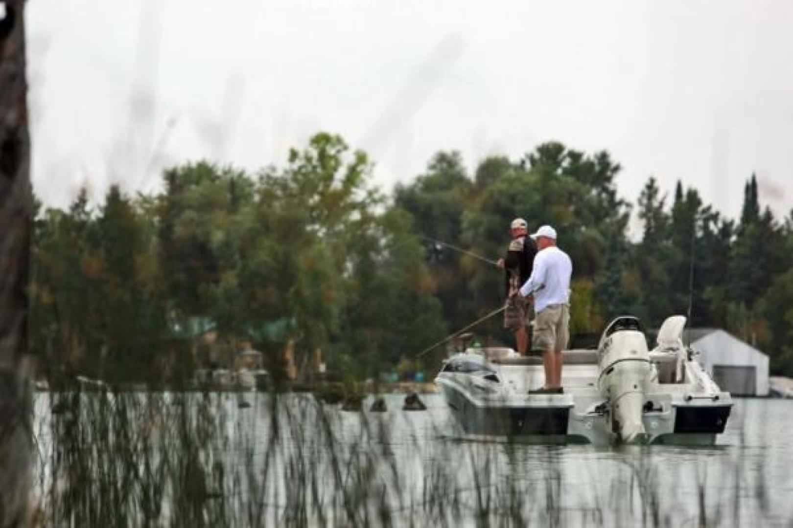 Slide: The Image of Crownline Boats E 205 XS 2023 - 1801170