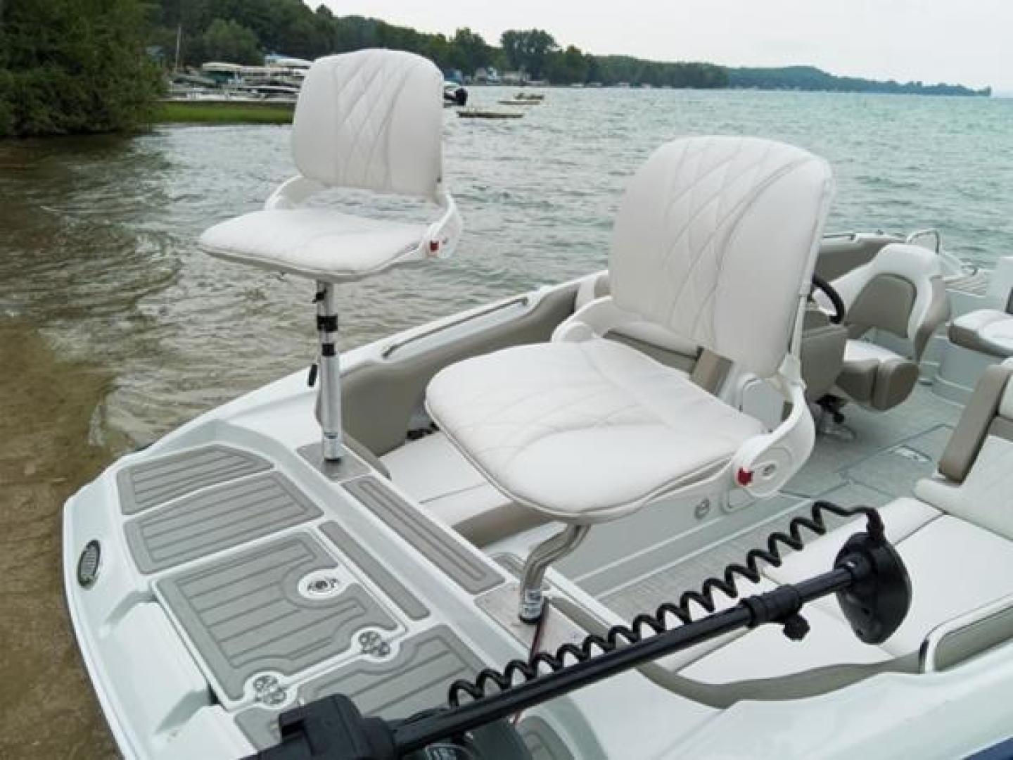 Slide: The Image of Crownline Boats E 205 XS 2023 - 1801174