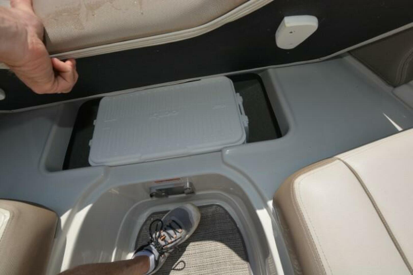 Slide: The Image of Crownline Boats E215XS 2019 - 5175794