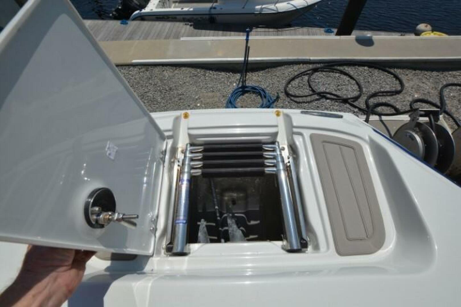 Slide: The Image of Crownline Boats E215XS 2019 - 5253419