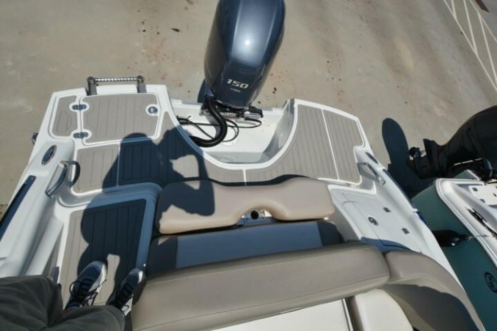 Slide: The Image of Crownline Boats E215XS 2019 - 5253425