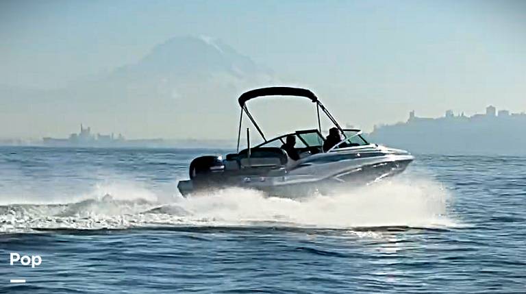 Slide: The Image of Crownline Boats E 215 XS 2022 - 15120443