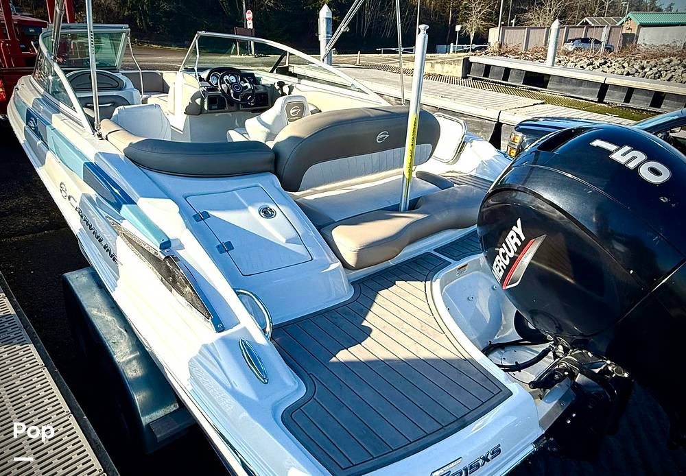 Slide: The Image of Crownline Boats E 215 XS 2022 - 15120453