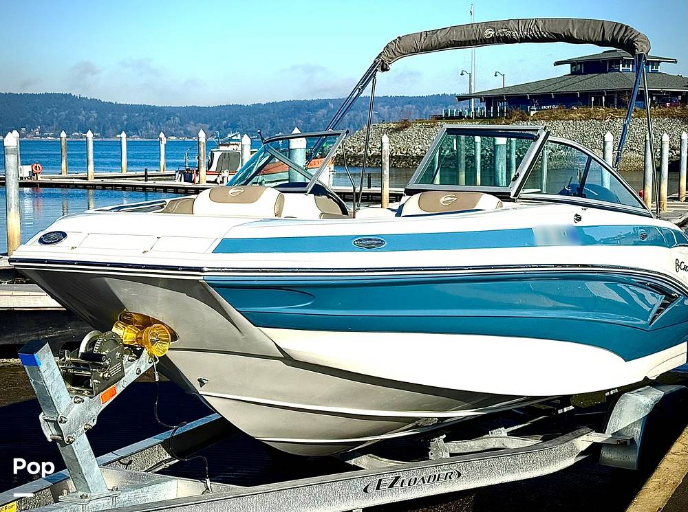 Slide: The Image of Crownline Boats E 215 XS 2022 - 15120454