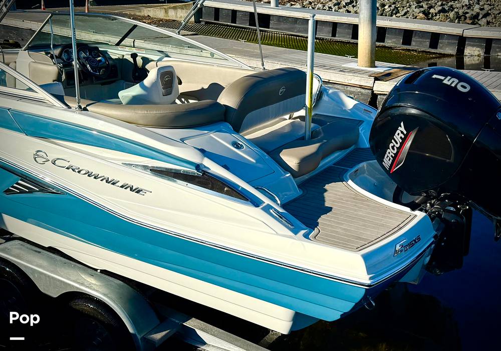 Slide: The Image of Crownline Boats E 215 XS 2022 - 15120456